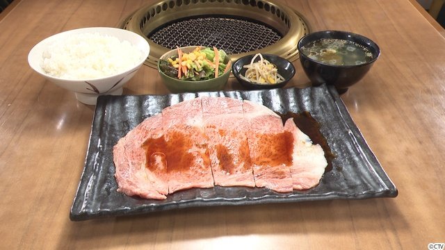 髙地優吾、高橋成美が「オモウマい店」で “A5部隊総司令官”の焼肉店＆無休60年超の女将に驚き