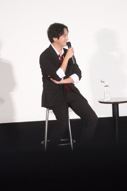 「キスは捜査のあとで」渡部秀&齋藤璃佑が“朝チュン”“不意打ちキス”など名シーンの裏話を告白!