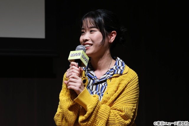 「もうパパ!」会見で原菜乃華&塩﨑太智がポーズ披露! まさかのドッキリ仕掛けも