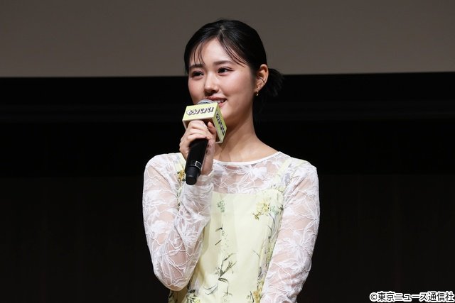 「もうパパ!」会見で原菜乃華&塩﨑太智がポーズ披露! まさかのドッキリ仕掛けも