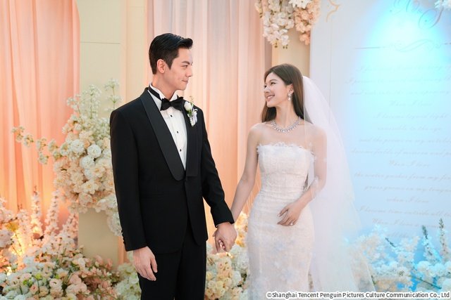 チャオ・ルースー&ウィリアム・チャン「私の完璧な結婚」キスシーンのメイキング映像が公開