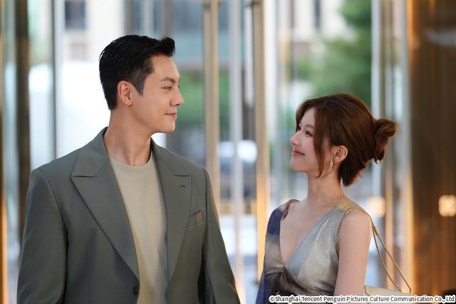 チャオ・ルースー&ウィリアム・チャン「私の完璧な結婚」キスシーンのメイキング映像が公開