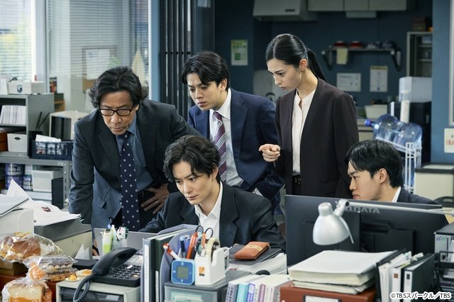 「田鎖ブラザーズ」謎の男を演じる飯尾和樹が明かす舞台裏「もし自分が同じ立場だったら……」
