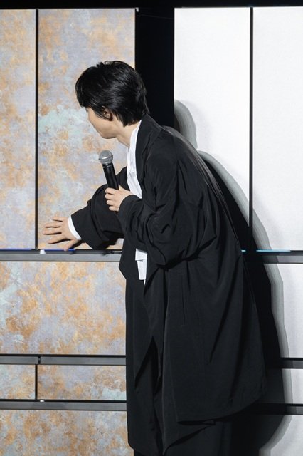 羽生結弦がハイアール・AQUA新製品を氷上で“アンベール”!