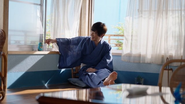 目黒蓮、一時帰国中に浴衣姿で日本の“夏”を満喫！「晴れ風」新CMで花火を楽しむ