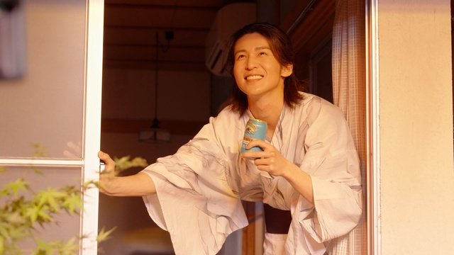 目黒蓮、一時帰国中に浴衣姿で日本の“夏”を満喫！「晴れ風」新CMで花火を楽しむ