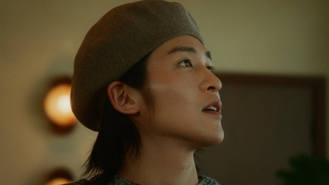 目黒蓮が「午後の紅茶」新CMで“紅茶のラテ”を身近に表現 カナダのカフェで英語に挑戦も