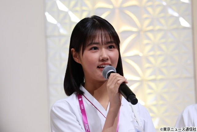 松下奈緒、ピアノ生演奏で会場を魅了! 津田健次郎ら「アナログナース」キャストが集結