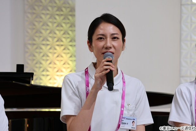 松下奈緒、ピアノ生演奏で会場を魅了! 津田健次郎ら「アナログナース」キャストが集結
