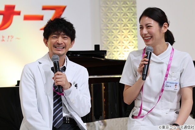 松下奈緒、ピアノ生演奏で会場を魅了! 津田健次郎ら「アナログナース」キャストが集結