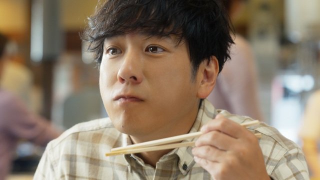 松岡昌宏&二宮和也、丸亀製麺新CMで初共演 新作まぜうどんの味わいに「松岡してた!」