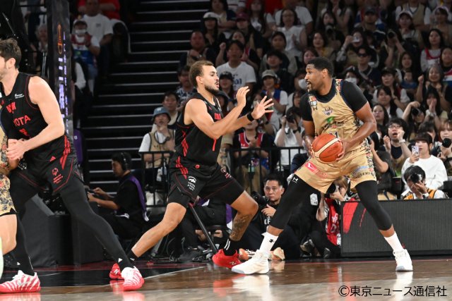 10年前の対戦再び! Bリーグ「シン・バスケ」開幕。「A東京×琉球」熱戦フォトレポート!