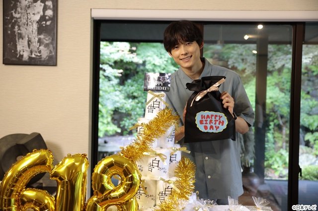 松村北斗の誕生日を「告白」撮影現場でお祝い! サプライズに笑顔も「うれしいですよ!」