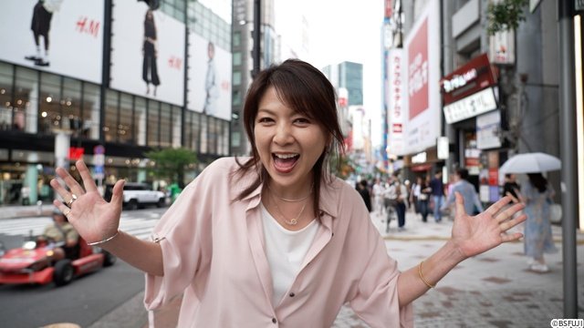 飯島直子&内田有紀が渋谷で乾杯!「最後から二番目の恋」やキャンプの話で大盛り上がり