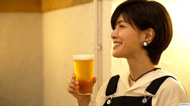 飯島直子&内田有紀が渋谷で乾杯!「最後から二番目の恋」やキャンプの話で大盛り上がり