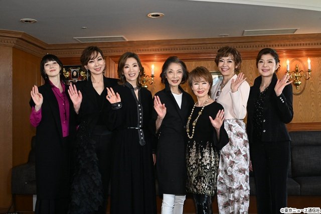 宝塚トップ男役OGら夢の祭典！　小柳ルミ子、妹分・黒木瞳へメッセージ「酔っぱらって……」
