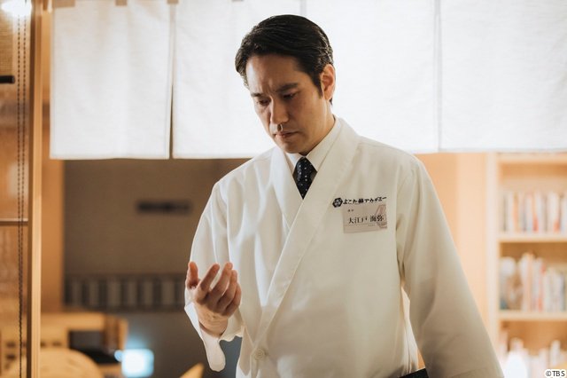 小手伸也が「時すでにおスシ!?」の第9話ゲストに! 丸山隆平ら出演シーンの新場面写真も解禁