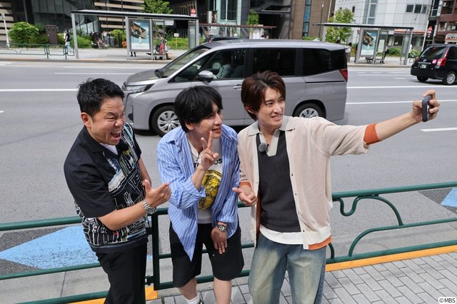 津田篤宏と向井康二が互いの“ツレ”を紹介! 藤井流星&よじょうとともにBBQをエンジョイ