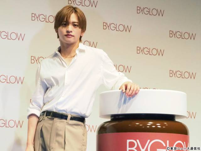 猪俣周杜、初単独CMで大人の色気を魅せる! 美容法はお水をたっぷり……!?