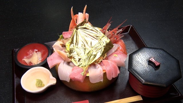 「パンサー尾形のどんぶり旅」放送100回記念で尾形貴弘が金沢へ 豪華海鮮丼&郷土料理を堪能
