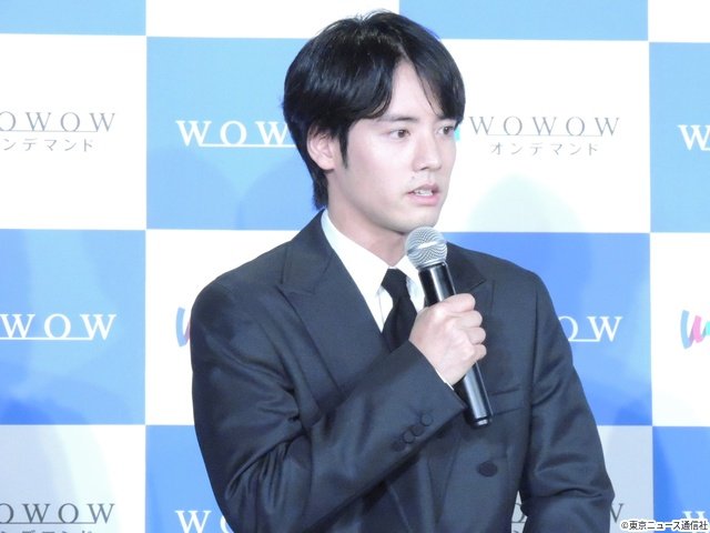 「虚ろな十字架」会見で香取慎吾が初共演の赤楚衛二を絶賛!「会った瞬間かっこいい」