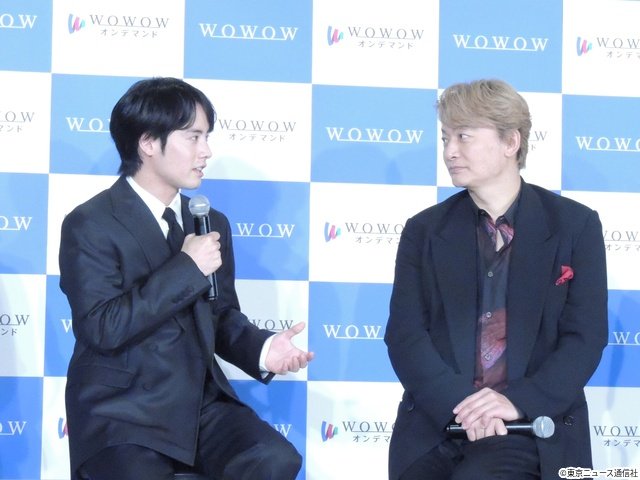 「虚ろな十字架」会見で香取慎吾が初共演の赤楚衛二を絶賛!「会った瞬間かっこいい」