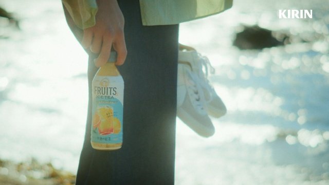 目黒蓮が「午後の紅茶」フルーツ＆アイスティー新CMに登場！　夏の終わりを感じる爽やかな映像に
