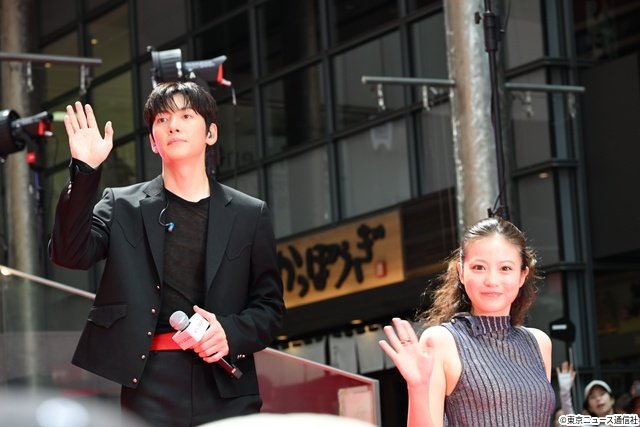 大泉洋、福士蒼汰、チ・チャンウク、今田美桜、山下智久らが華やかにレッドカーペット登場